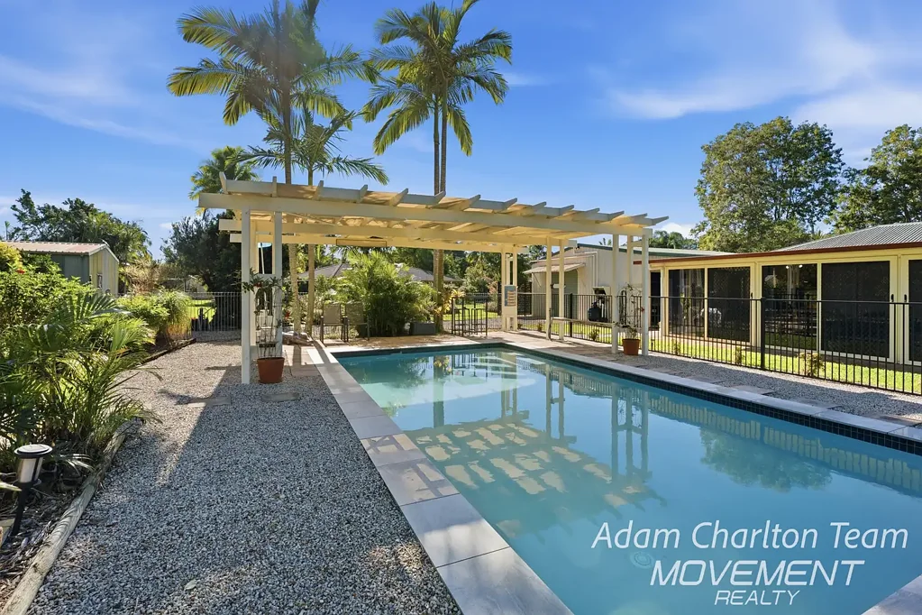 Caboolture 3ਬੈੱਡਰੂਮ Your Private Oasis Awaits – Pool, Privacy & Convenience