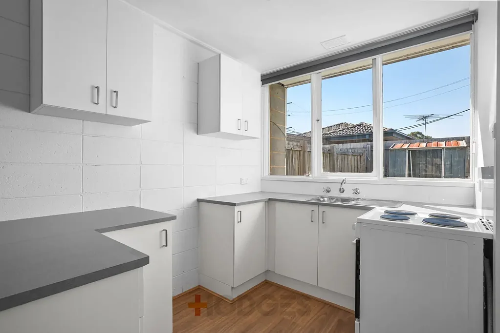 JUST RENOVATED l PRIVATE COURTYARD l QUIET BLOCK