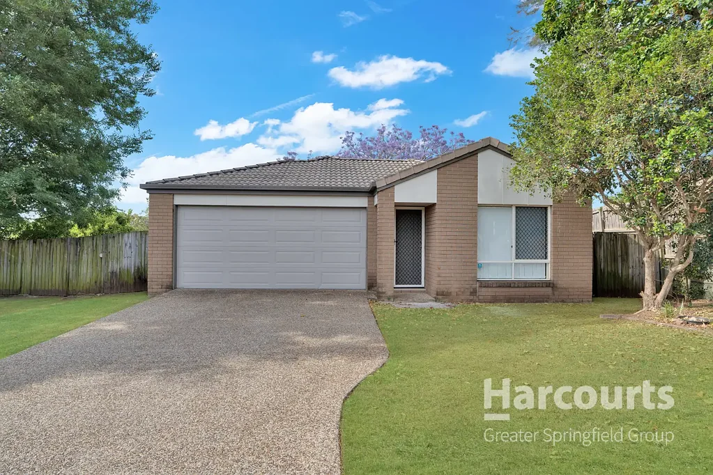 Comfortable Family Living in a Quiet Cul-de-Sac
