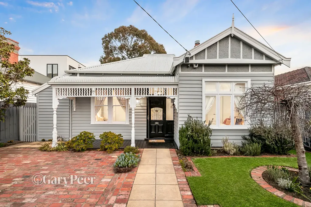Caulfield 4Zimmer Space, style & period charm in a prized location