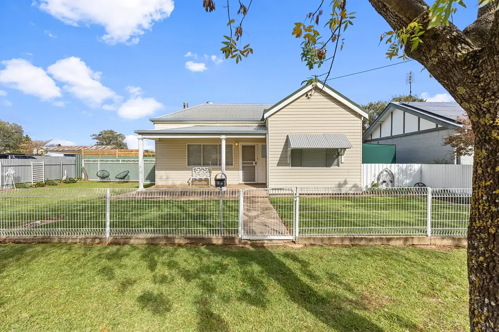 50 Regent Street, Junee, NSW 2663