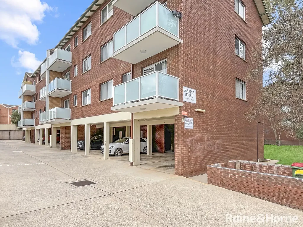 Updated & spacious 2 bedroom unit in Queanbeyan East!