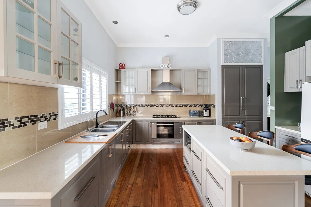 Caroline Springs 4ਬੈੱਡਰੂਮ Timeless Family Living with Creekside Charm