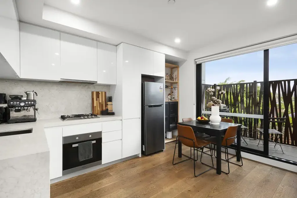 MODERN ONE BEDROOM APARTMENT IN THE HEART OF NORTH CAULFIELD| FLARE REAL ESTATE