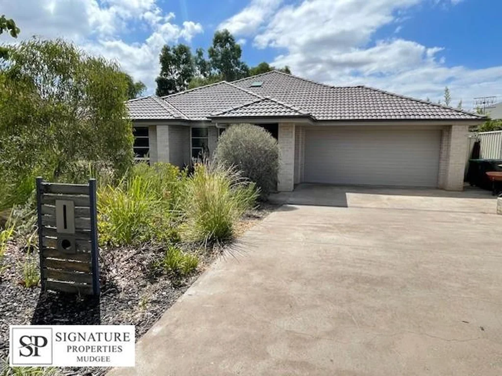 Well presented four bedroom home with spacious living for everyone to enjoy!