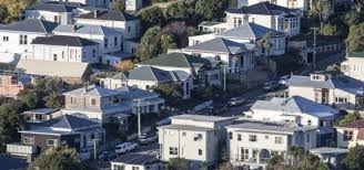 冬天还没到，楼市先结冰：2.8 万套房卖不动，卖家要熬冷冬？