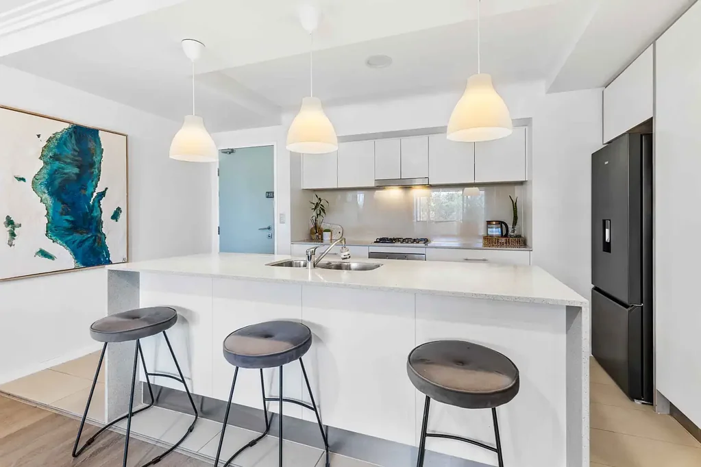 Surfers Paradise 2房  Spacious and Bright North East facing, 2 Bed, plus Study Room.
