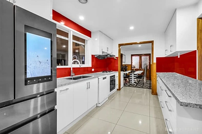 Springvale South 5 Slaapkamer CLASSIC BUT ELEGANCE LIVING