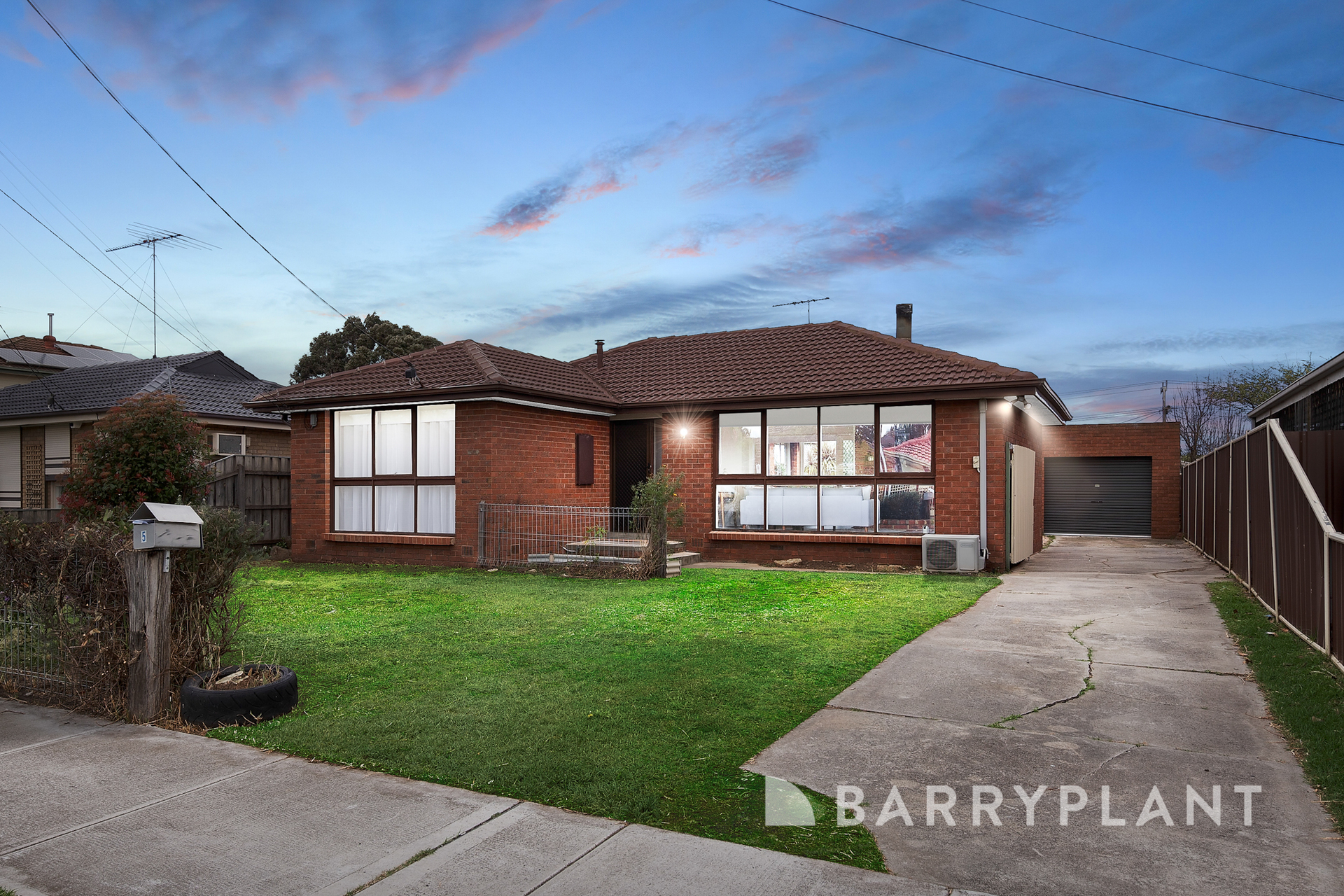 5 GLENROBE ST, DEER PARK VIC 3023, 0 habitaciones, 0 baños, House