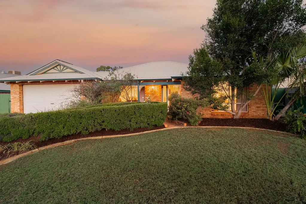 16 Riverina Way, Hannans, WA 6430