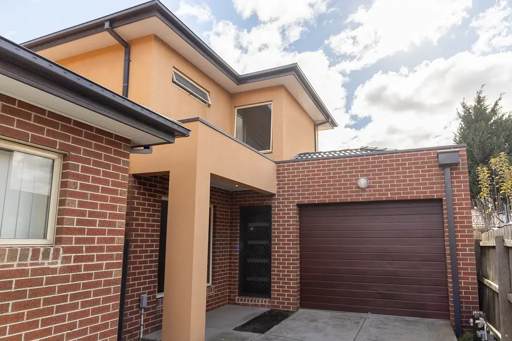 Low-Maintenance Living in a Convenient Location