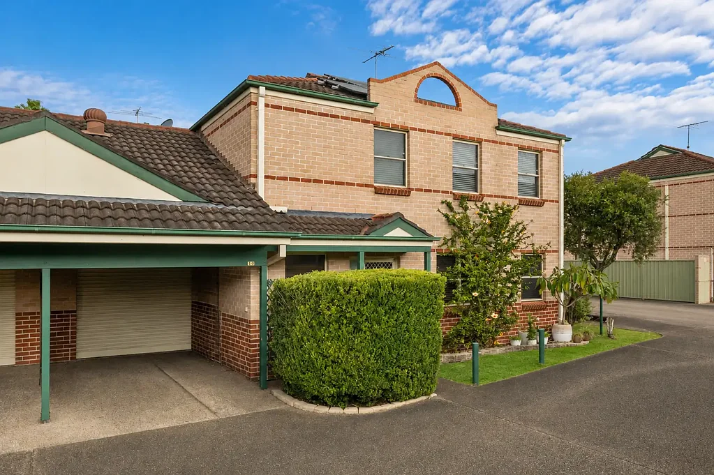 Richmond 3कमरा An Entertainer's Dream with a Tranquil Outdoor Oasis