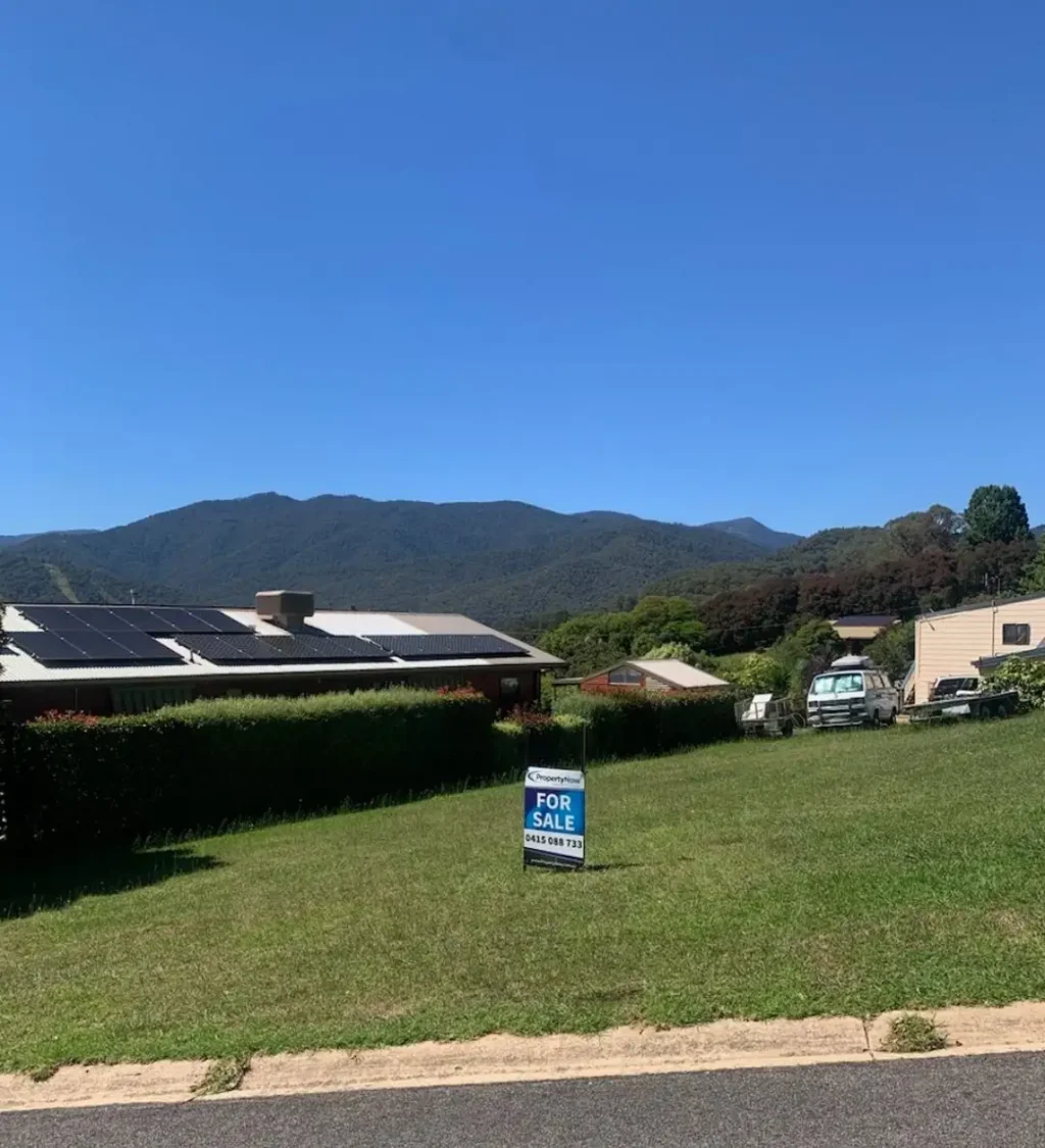 Tawonga South Priced to Sell :  Idyllic location, mountain views