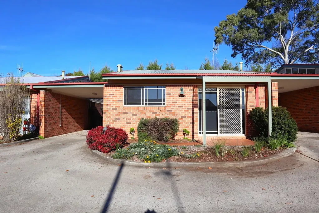 RENOVATED & CONVENIENTLY LOCATED UNIT