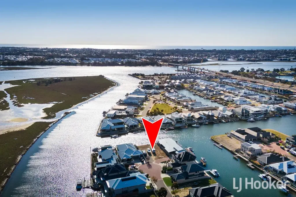 Dudley Park 851m2 Lot With 21m Canal Frontage In Mariners Cove