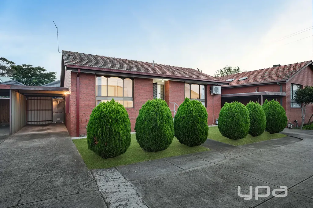 Epping 2房 两间宽敞卧室 开放式厨房用餐区 私人后院 顶车位 便利Epping Station Immaculate Unit in Prime Location – Walk to Everything