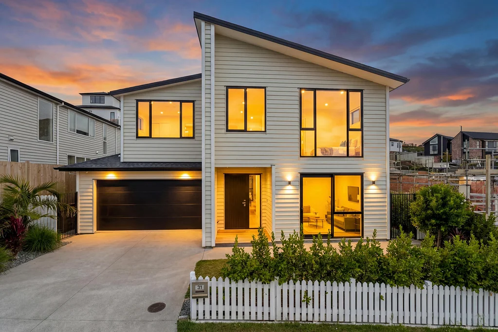 Silverdale 5Moenga Spacious, Modern, Multi-Gen Ready