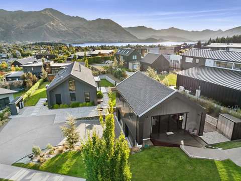 Wanaka 6房  Sleek, sophisticated and income-generating