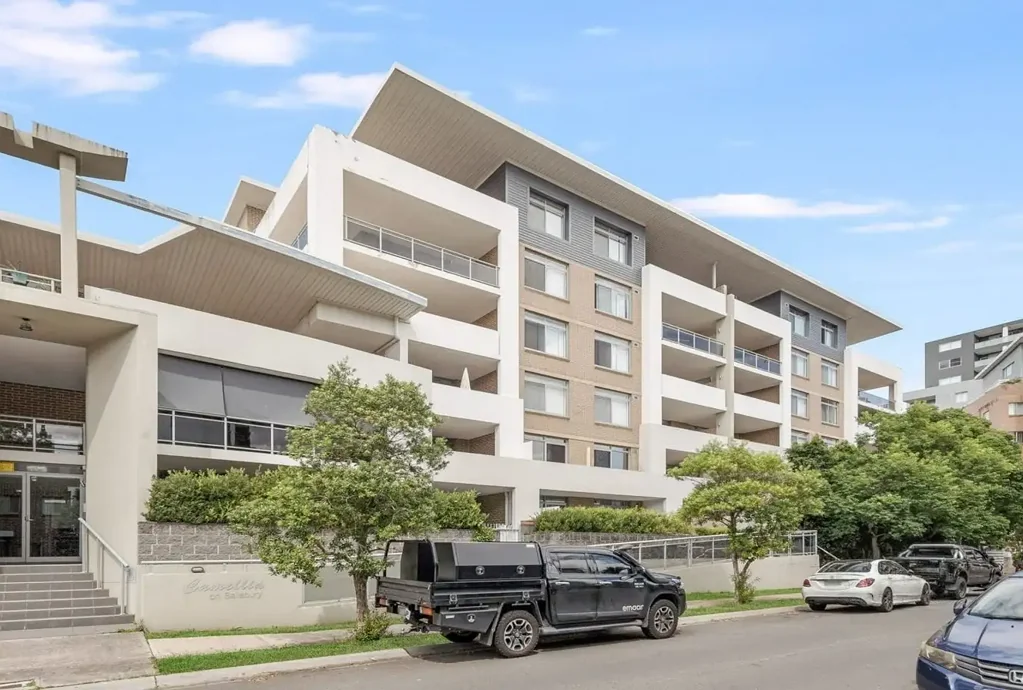 Holroyd 2Phòng ngủ Renovated Oversized North-Facing Apartment | 133sqm of Modern Living Opposite Holroyd Gardens