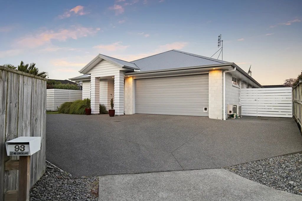 Pukekohe 4कमरा Spacious living, smarter energy