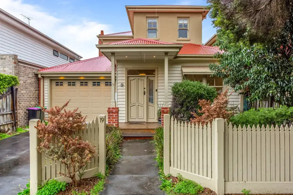 Coburg 4Moenga Family-Sized, Impressive Space