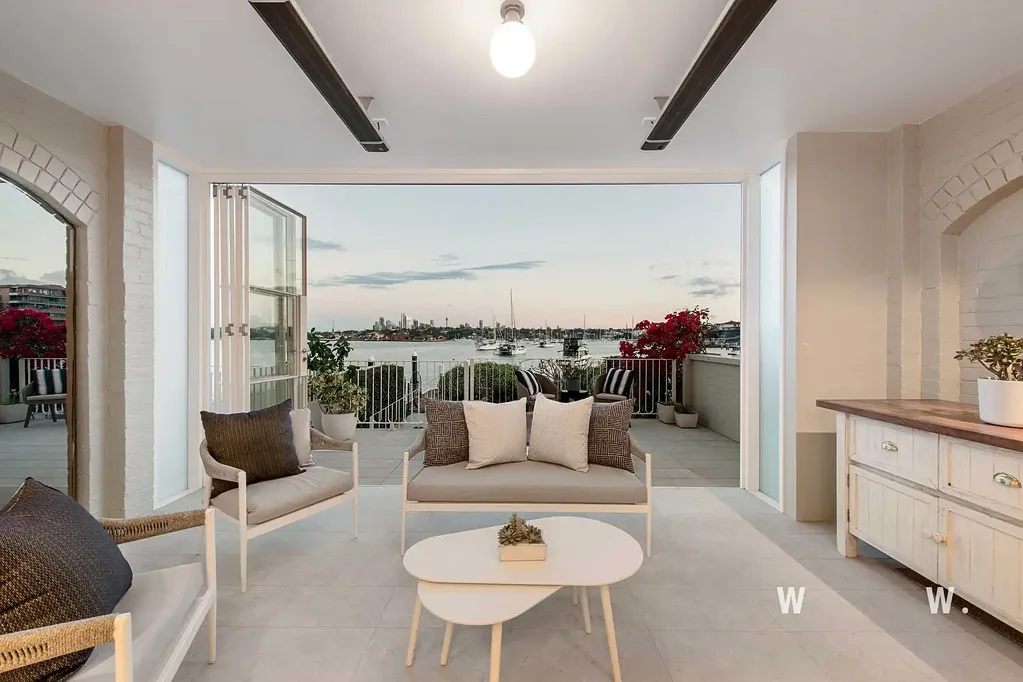 Drummoyne 4房 绝对水岸位置 俯瞰城市天际线 私人码头 主卧全景海港视野 高级Miele厨房 双车库 A Harbourfront Masterpiece Defined by Timeless Sophistication