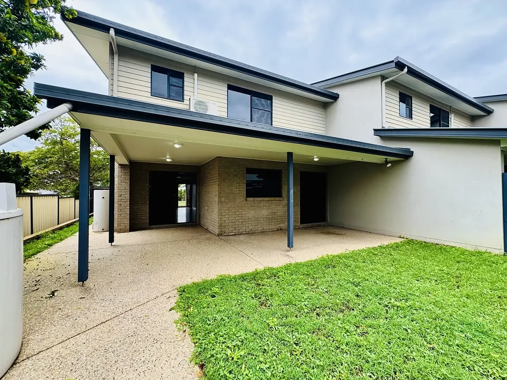 Moranbah 3Kwarto GENEROUS SPACE INSIDE & OUT: MODERN TOWNHOUSE LIVING WITH EXTRA PERKS