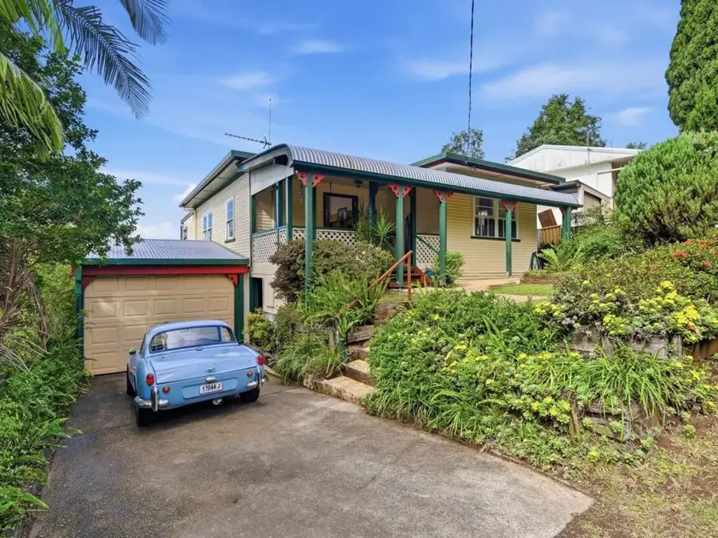 Coffs Harbour 2房  Timeless Charm with Space, Character & Convenience...