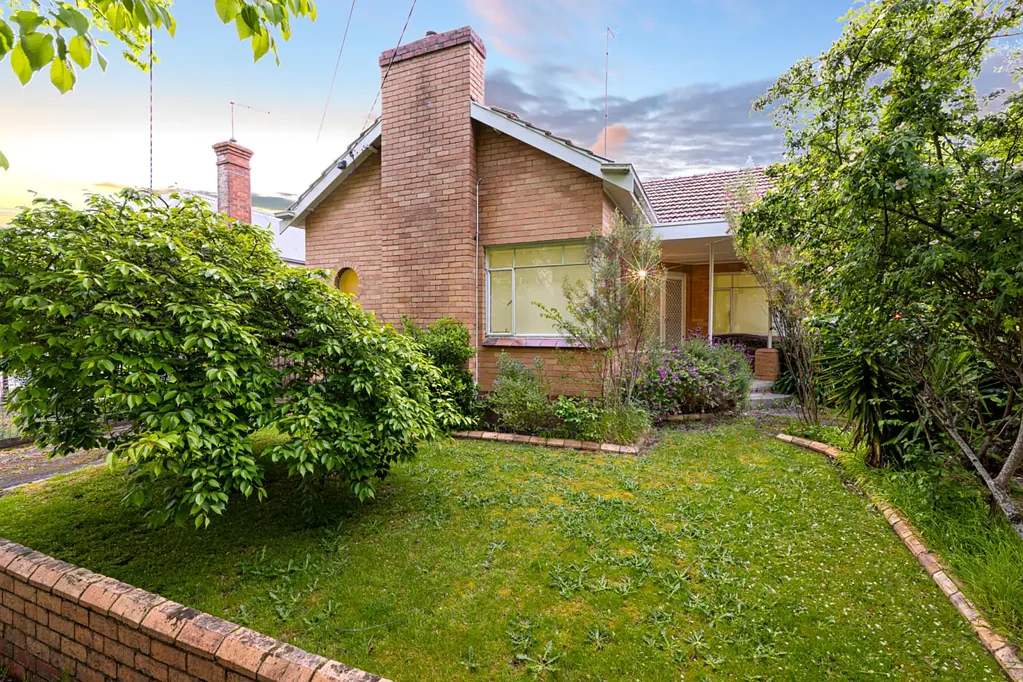 Ballarat Central 4房  Spacious Central Living with Character and Convenience