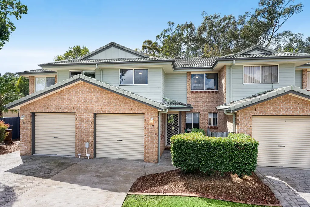 Victoria Point 3Habitaciones Townhouse with Endless Potential & Peaceful Private Courtyard!