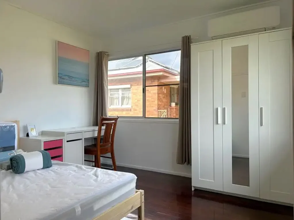 Furnished Room in Convenient Newtown Location