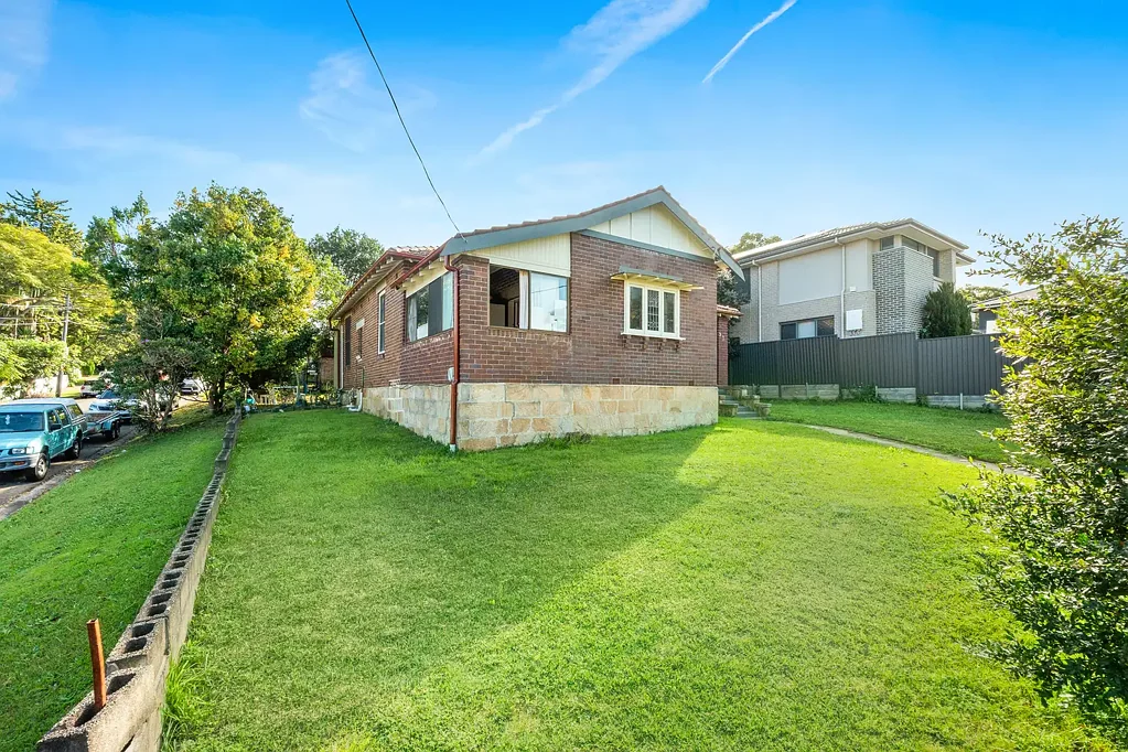 Ryde 3कमरा Potential Plus | Brick Home with Dual Tenancies | Exceptional Indicative LMR Development Opportunity with Dual Street Frontage (stca)*
