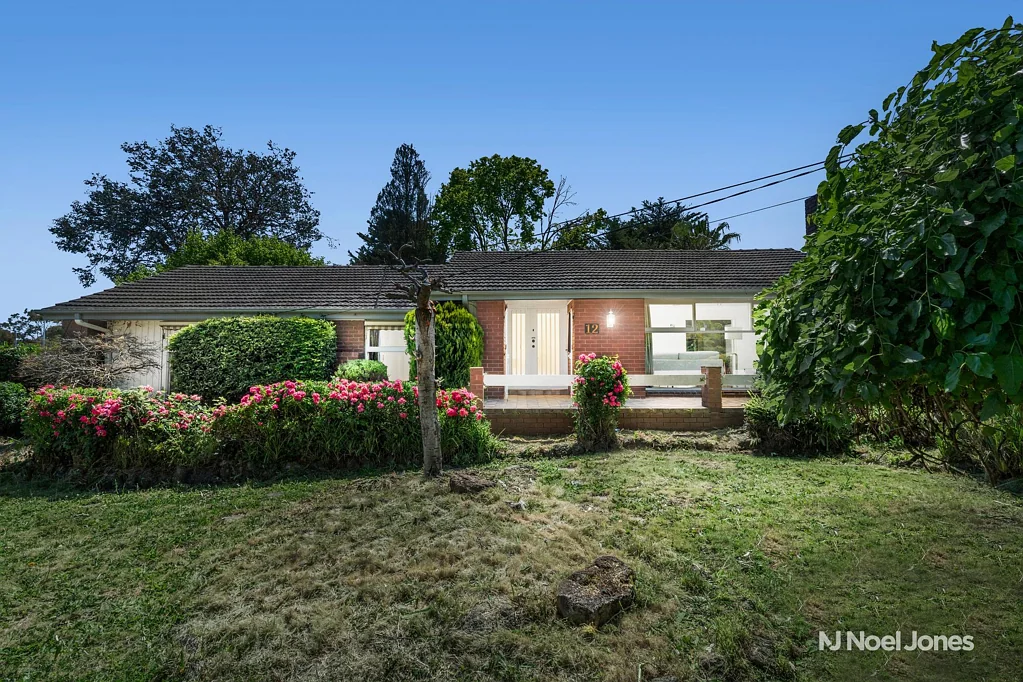 12 Pinewood Drive, Wantirna South, VIC 3152