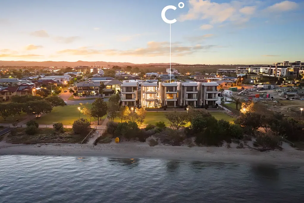 Paradise Point 3Habitaciones 4 Sold 1 Left, Make an Offer - Luxury Beachfront 3 Level Villa with a Lift