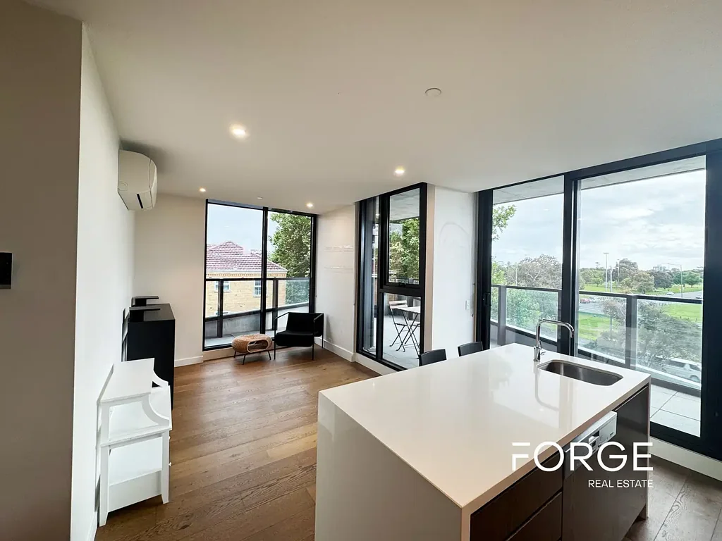 Lakeside Living Between Park, Bay & City Views