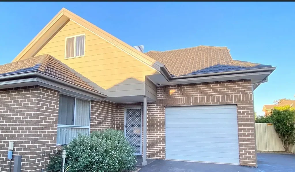 Convenience, Style and Comfort- (OPEN HOUSE: THURSDAY 5:00-5:30PM AND SATURDAY 9:00-9:15AM)