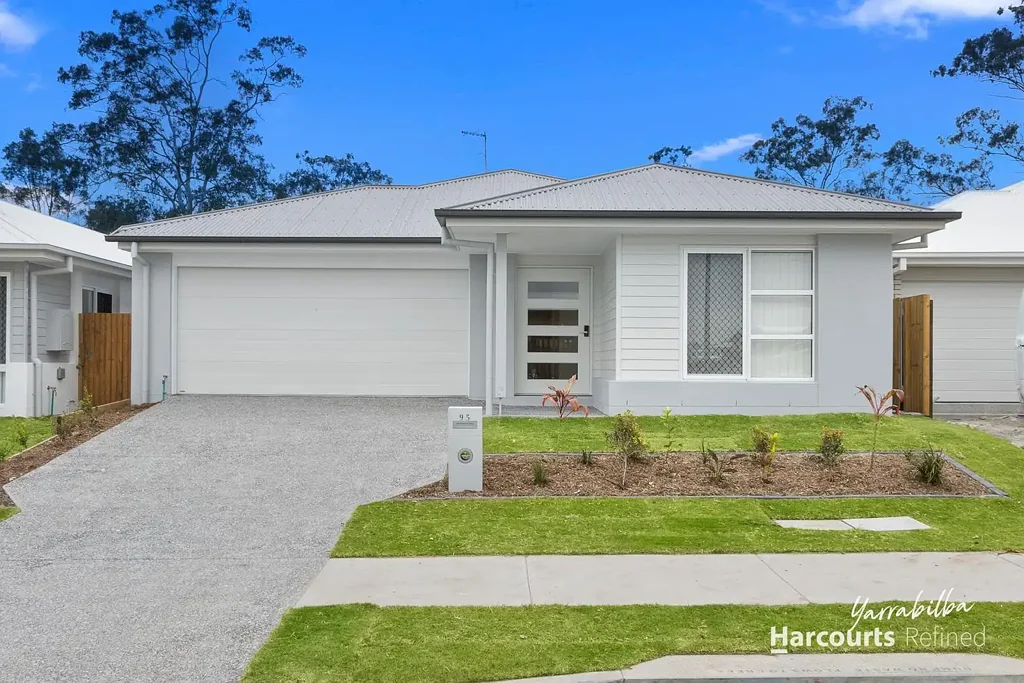 Relaxed & Easy-Care Living in the Heart of Flagstone