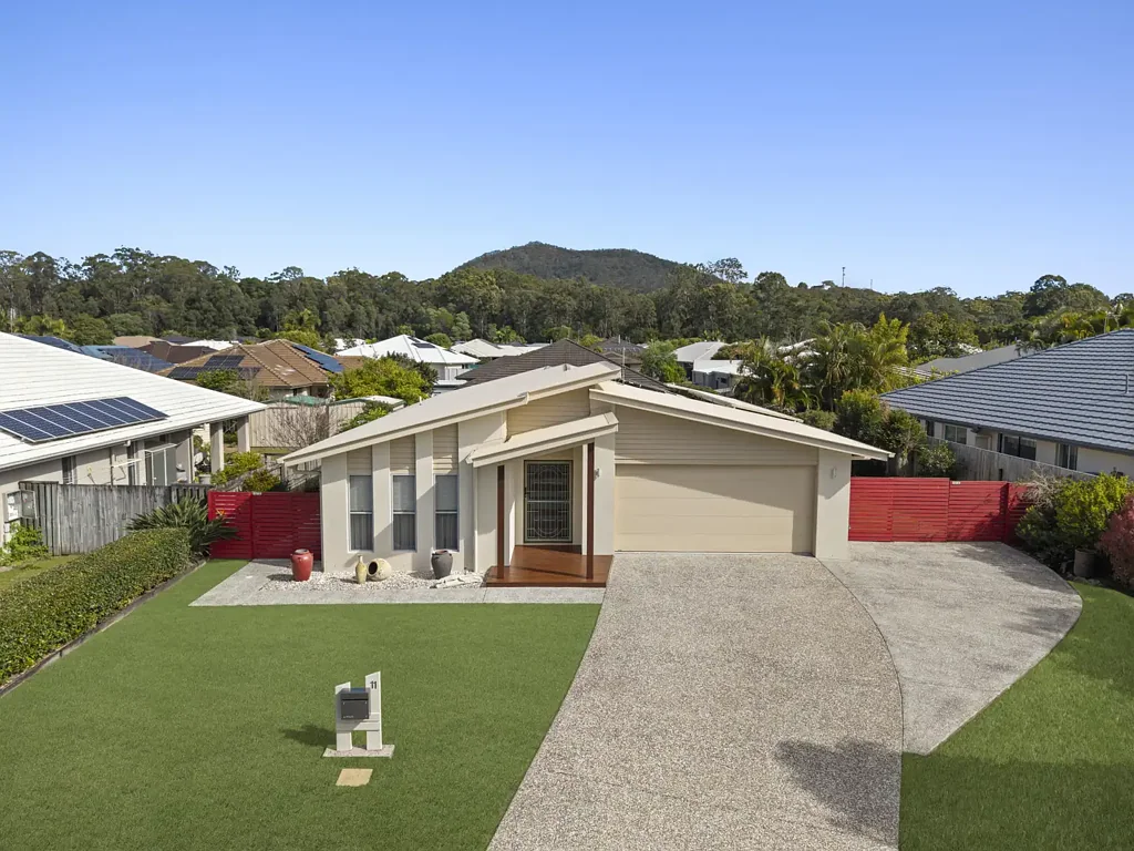 Beerwah 4ਬੈੱਡਰੂਮ Exceptional Family Living with a Separate Media Room, Outstanding Outdoor Living & Great Side Access