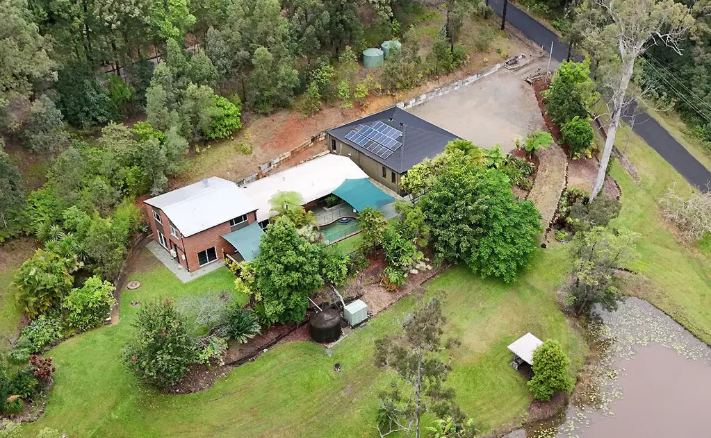 HOME AND COMMERCIAL SPACE INCLUDING LAWN AND POOL MAINTENANCE