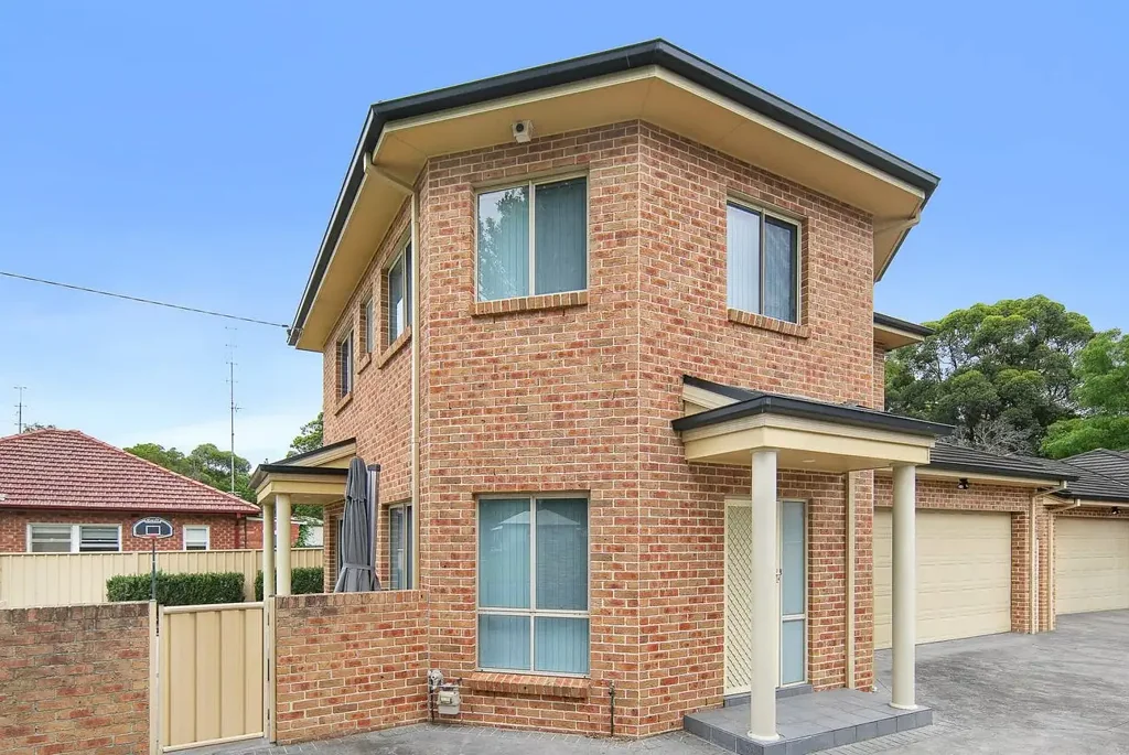Modern & Spacious 3-Bedroom Townhouse in Prime Tarrawanna Location