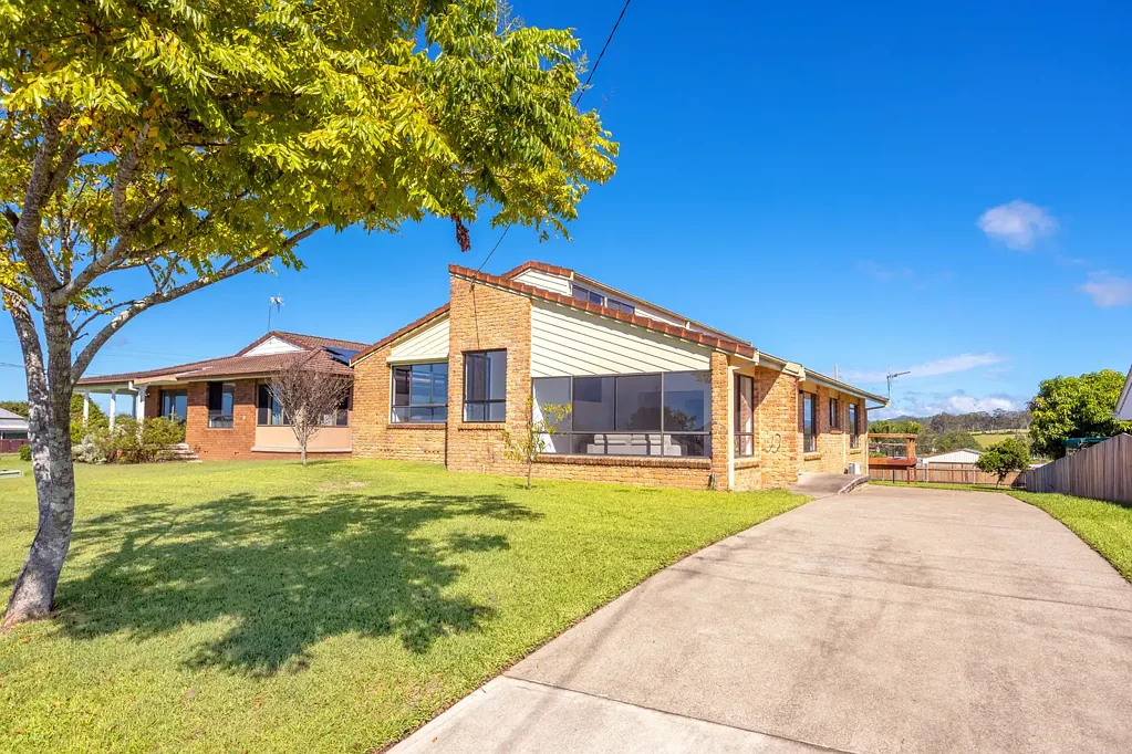 Wingham 3 Bedroom Charming Family Home at the Top of Town