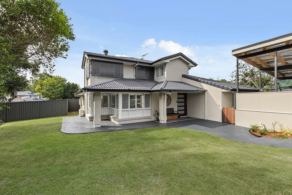 Bridgeman Downs 5房  布里奇曼唐斯带公园景观的家庭住宅  Family Home in Bridgeman Downs with Parkland Aspect
