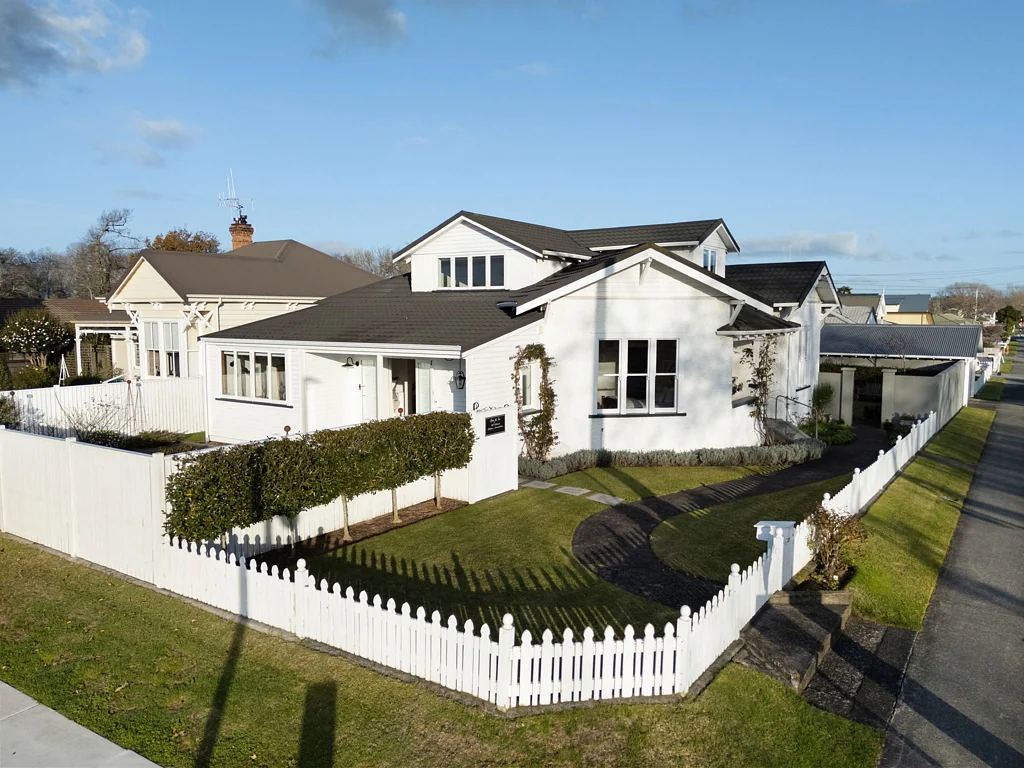 Cambridge 4房  Home Sweet Home – Plus Income!