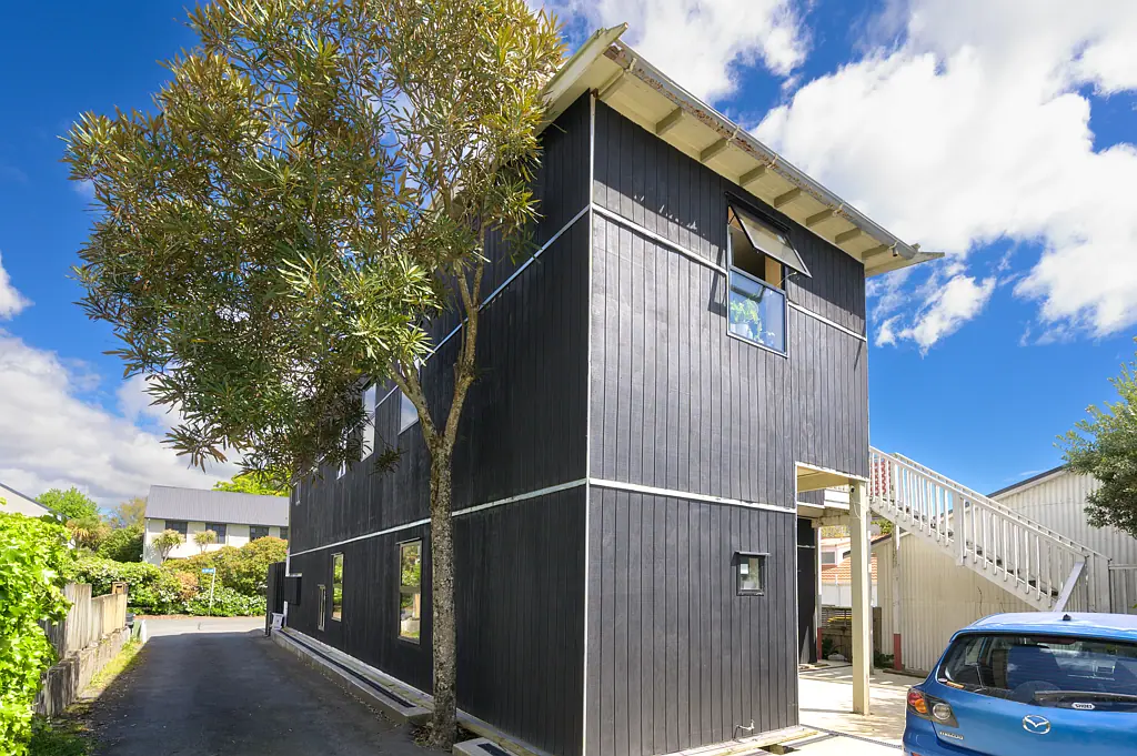 Nelson City 6ਬੈੱਡਰੂਮ Value-add investment with huge upside