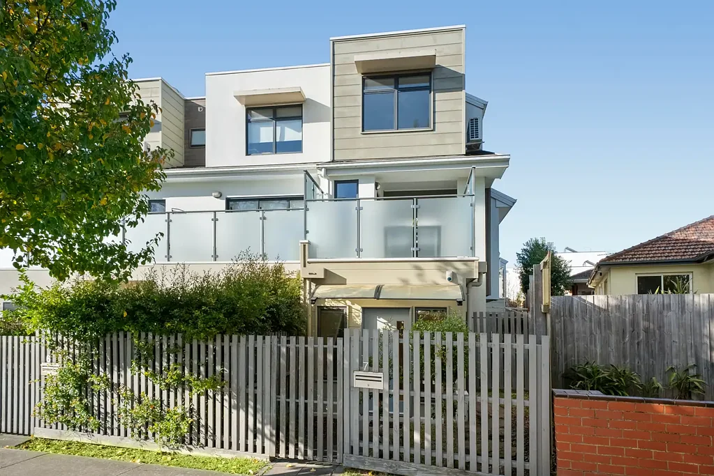 Contemporary Living in a Perfectly Connected Pocket