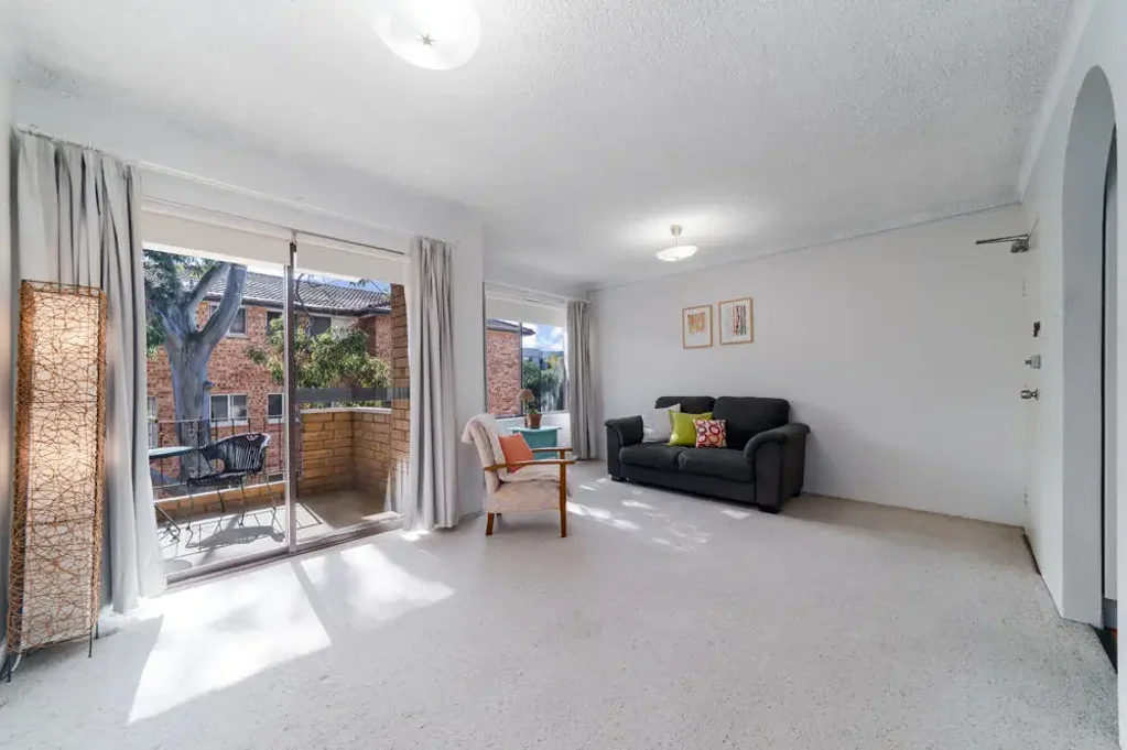 Meadowbank 2 Bedroom LIGHT AND BRIGHT, FULL BRICK, MID FLOOR, TWO BEDROOM APARTMENT