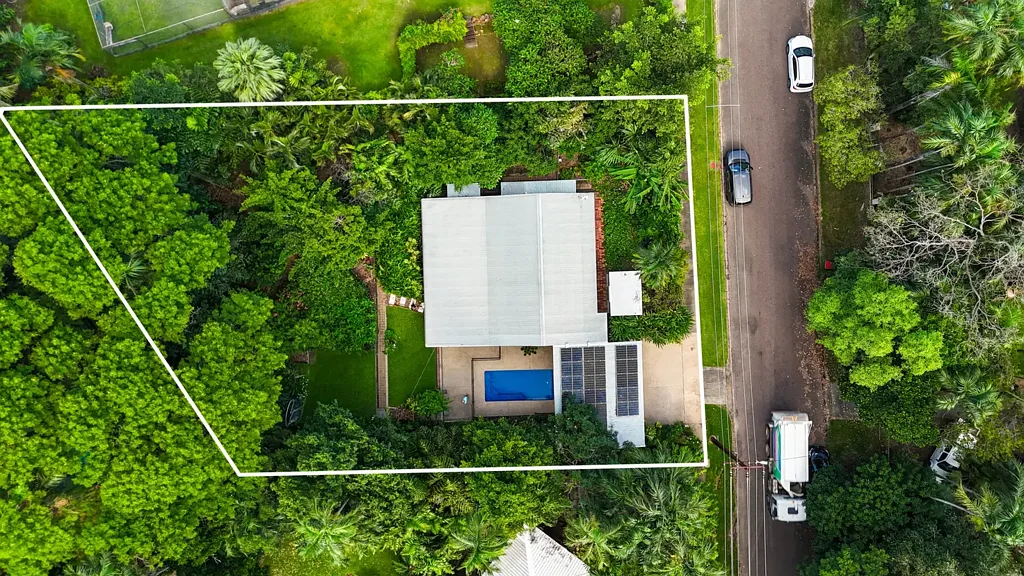 Ludmilla 3chambre Serene Hideaway on Expansive Tropical Block