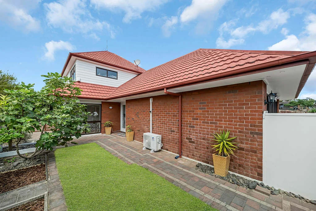 1/4 Crescent Hills Court, Northpark, Manukau City, Auckland