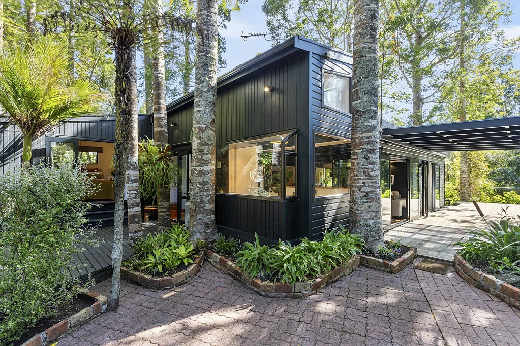 34 Hollywood Avenue, Titirangi, Waitakere City, Auckland