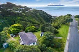 15 Pukerua Beach Road, Pukerua Bay